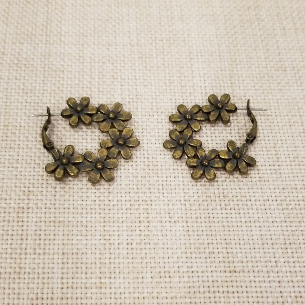 Flower hoop earrings